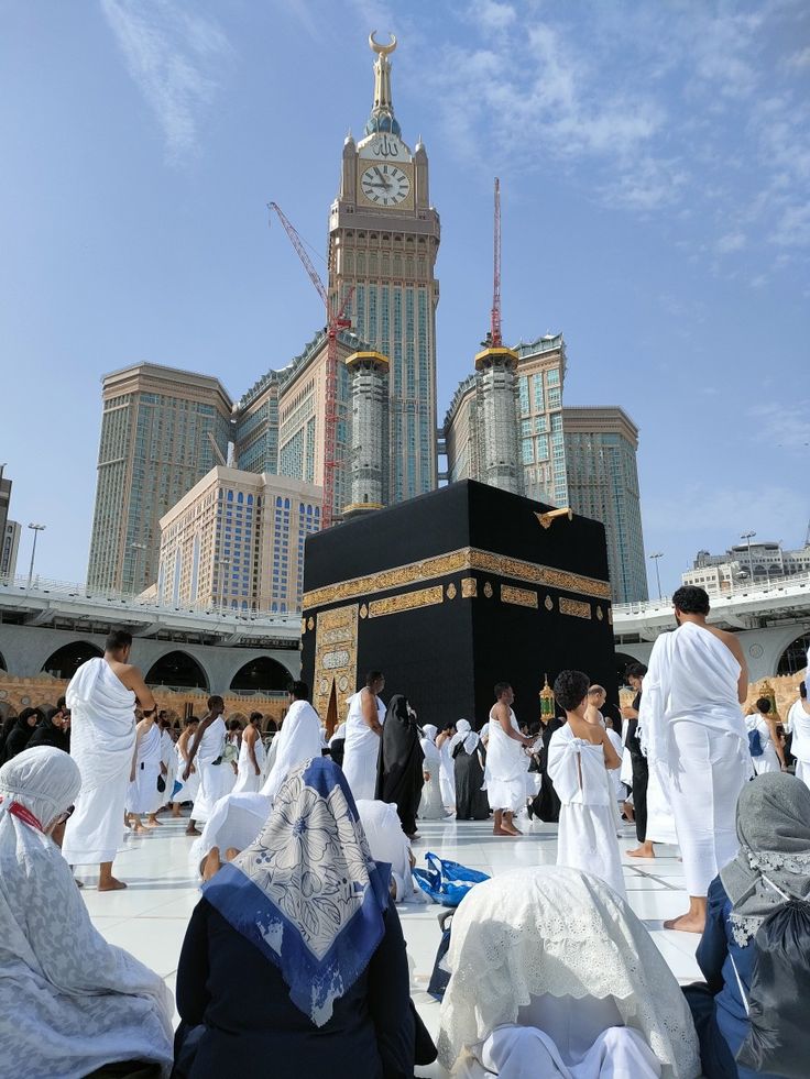 ibadahdhuhurmecca.jpg